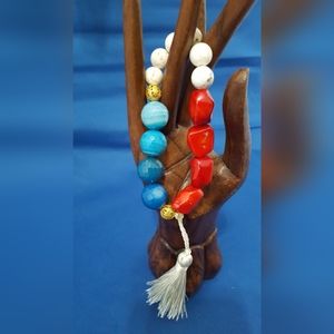 Beach bracelet with agate and coral stones with a tassel and gold beads.